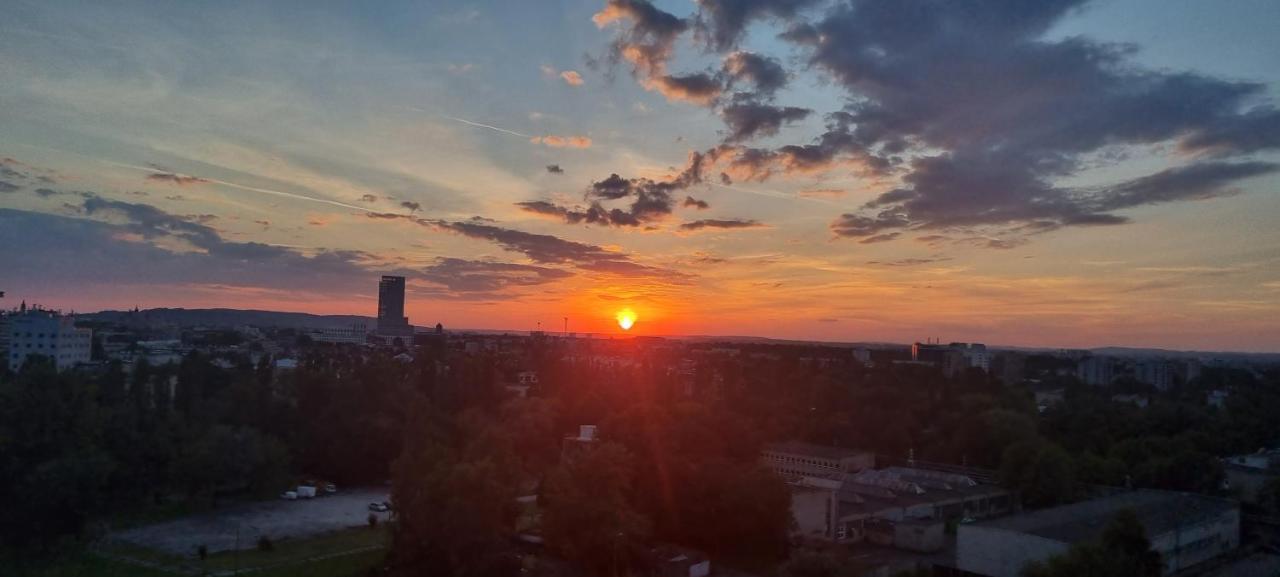Apartamento 12 Floor Mogilska Tower Cracovia Exterior foto